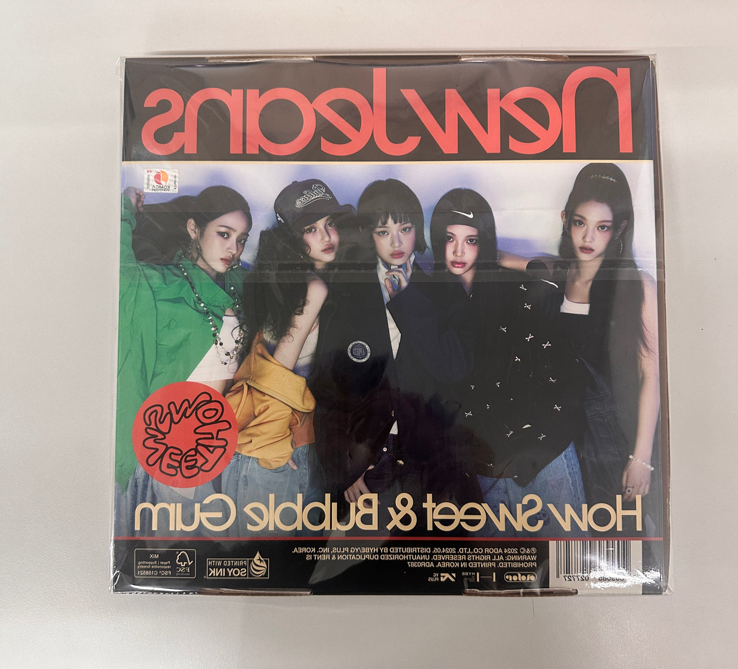 [Rare] NewJeans Autographed 'How Sweet' Album (All Members Signed)